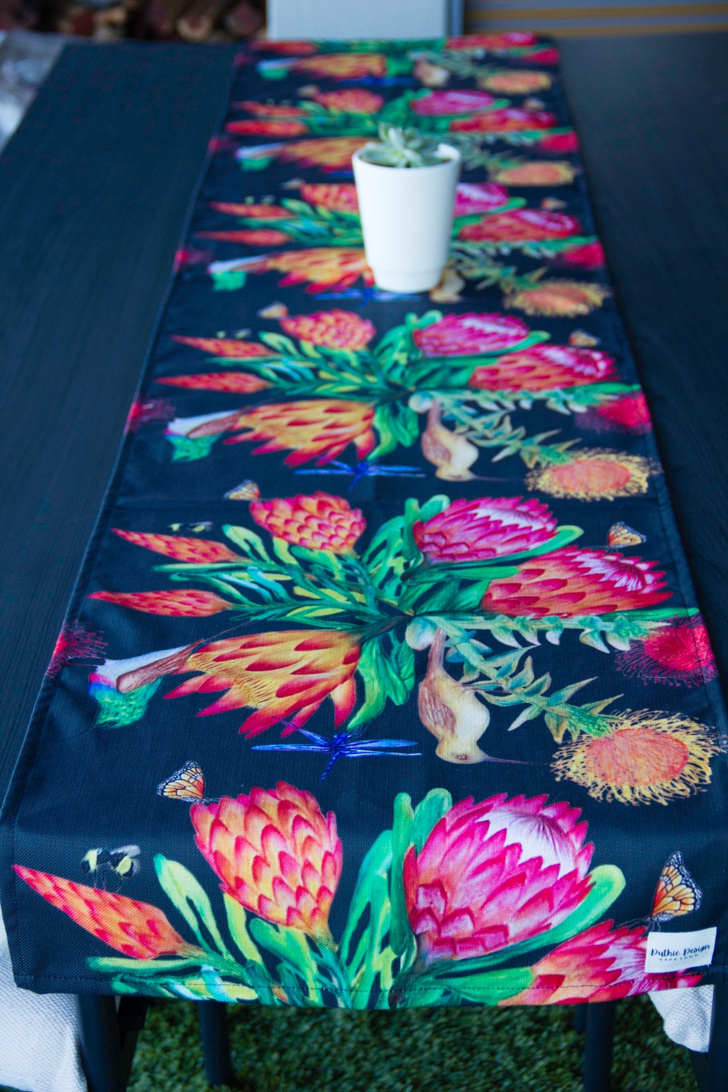 Table Runners R650